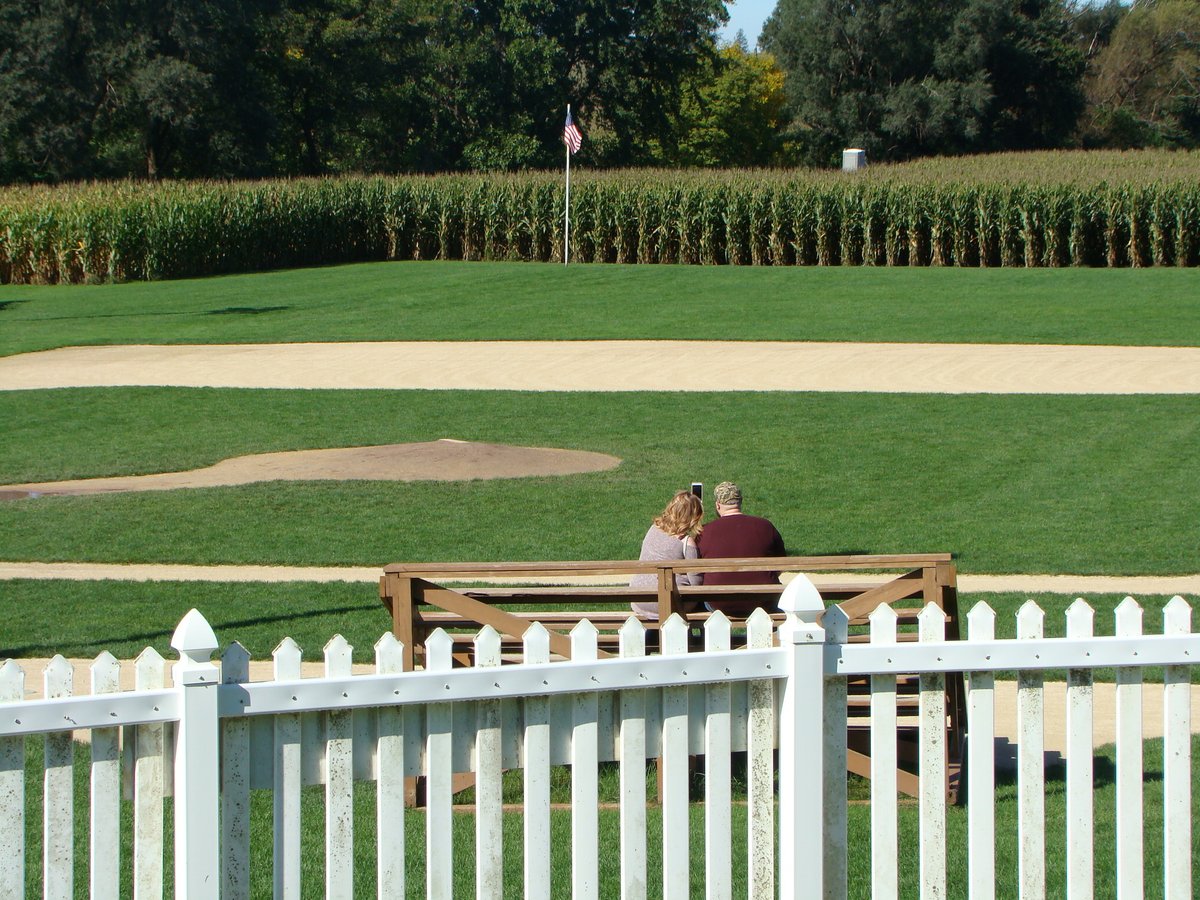 SurprisingF's tweet photo. Remember the movie "Field of Dreams" starring Kevin Costner and James Earl Jones? The 1989 movie developed a cult following, and the farm in Iowa where it was filmed still attracts about 65,000 visitors each year! https://t.co/tFbMGGghpG https://t.co/m2OozNWt7W