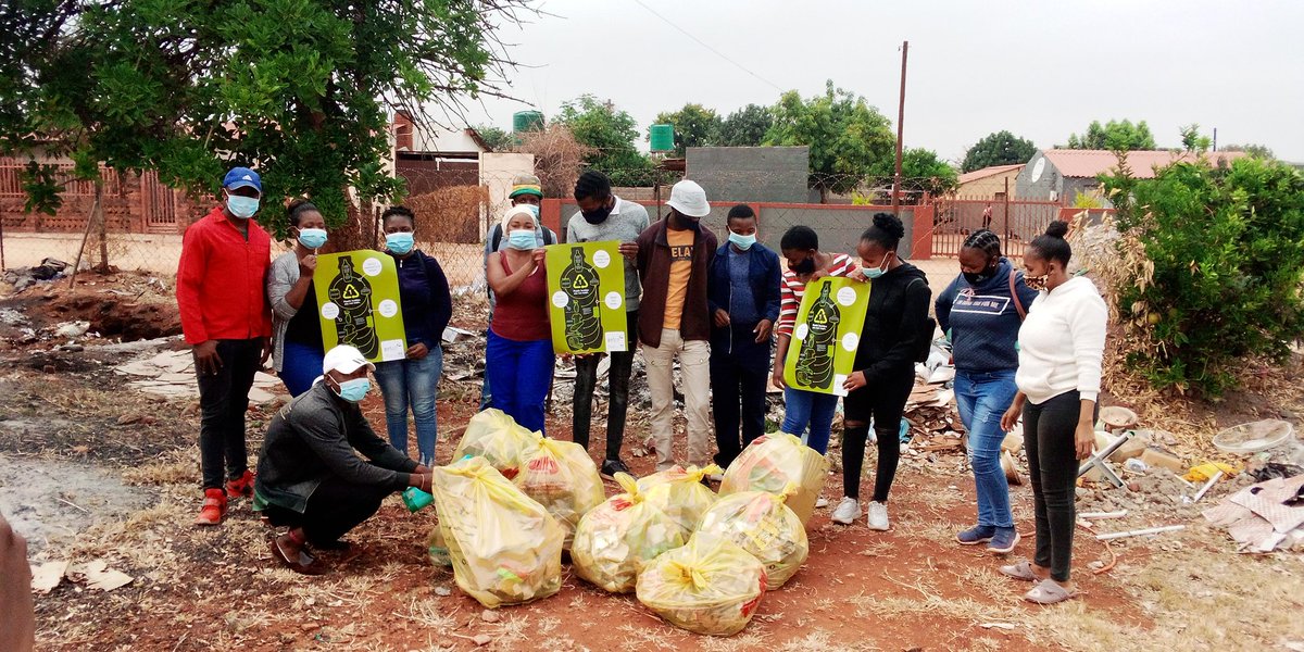 We are proud of our youth in Mahwelereng in Mokopane

#GreenTouchCleanupcampaign

Together we can clean and preserve our beautiful environment