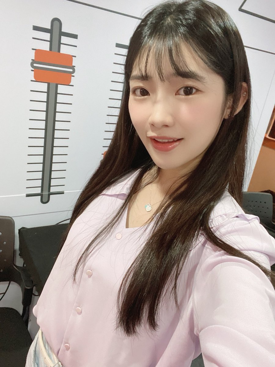 musicaccess0304's tweet photo. #MUSICACCESS
#IDOL_CLASS with #YUKIKA & #SOOHYUN
์ถ์์๋ ํ๊ตญ์ด ๊ณต๋ถ๋ ๊ณ์๋ฉ๋๋ค ๐โผ๏ธ
-
์ค๋์ ๋จ์ด '์๋ค'๊ฐ ๋ค์ด๊ฐ ๋ฌธ์ฅ์ ๋ง๋ค์ด์
ํํ์ด์ง์ ๋จ๊ฒจ์ฃผ์ธ์๐๐ปโโ๏ธ๐๐ป
Music Access Homepage
๐๐ป Send Message
#musicaccess #arirangradio
#YUKIKA #์ ํค์นด
#MustB #๋จธ์คํธ๋น #SOOHYUN #์ํ https://t.co/O2MrtfoPvu