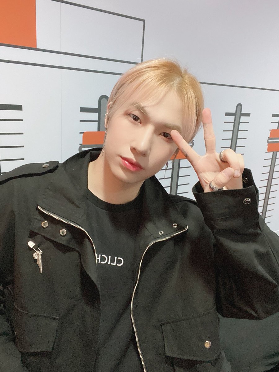 musicaccess0304's tweet photo. #MUSICACCESS
#IDOL_CLASS with #YUKIKA & #SOOHYUN
์ถ์์๋ ํ๊ตญ์ด ๊ณต๋ถ๋ ๊ณ์๋ฉ๋๋ค ๐โผ๏ธ
-
์ค๋์ ๋จ์ด '์๋ค'๊ฐ ๋ค์ด๊ฐ ๋ฌธ์ฅ์ ๋ง๋ค์ด์
ํํ์ด์ง์ ๋จ๊ฒจ์ฃผ์ธ์๐๐ปโโ๏ธ๐๐ป
Music Access Homepage
๐๐ป Send Message
#musicaccess #arirangradio
#YUKIKA #์ ํค์นด
#MustB #๋จธ์คํธ๋น #SOOHYUN #์ํ https://t.co/O2MrtfoPvu