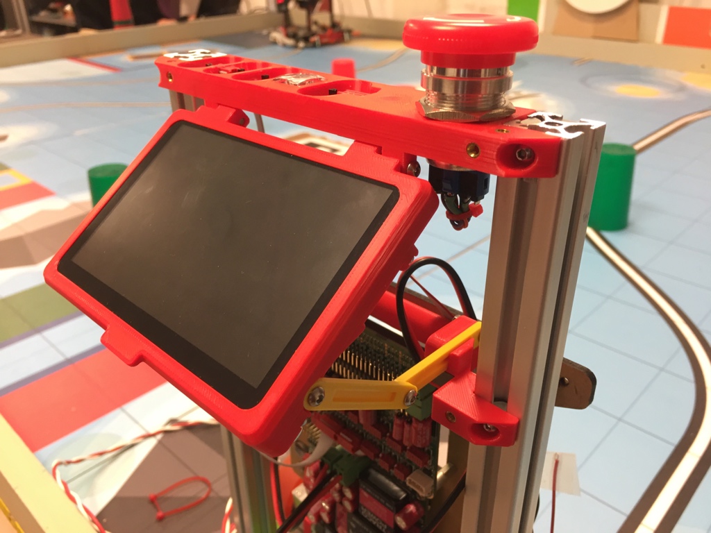 goldorak_r's tweet image. Assemblage de l’ecran escamotable pour l’interface utilisateur couplée à un panneau de contrôle avec 4 interrupteurs, 1 bouton reset, 2 LEDs d’état, la nouvelle tirette et l’arrêt d’urgence. Notez l’astuce des deux pièces métalliques intégrées à la pièce 3D (&amp;lt;-&amp;gt;aimants). #CDR2020