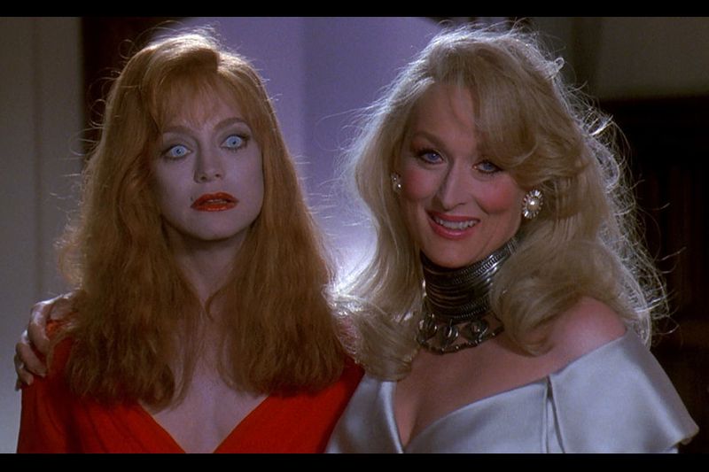 DEATH BECOMES HER (1992) dir. Robert Zemeckiscomedy // when Madeline marries her rival Helen's ex-fiancé, she begins to hatch a murder plot to get her revenge. but when a magic potion gets thrown into the mix, things become much, much more complicated than a simple murder.