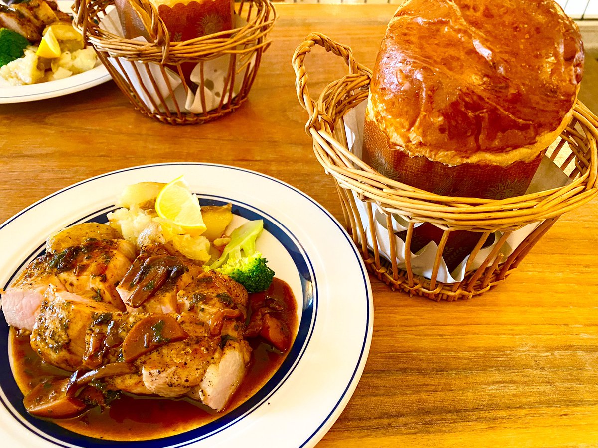 Ame C ヴェルヴェットヴァーゴのランチ 本日のランチは ポークランチでした 激うまー パンがふわふわ ヴェルヴェットヴァーゴ お腹ペコリン部 大阪福島 ランチ イタリアン ポーク パン