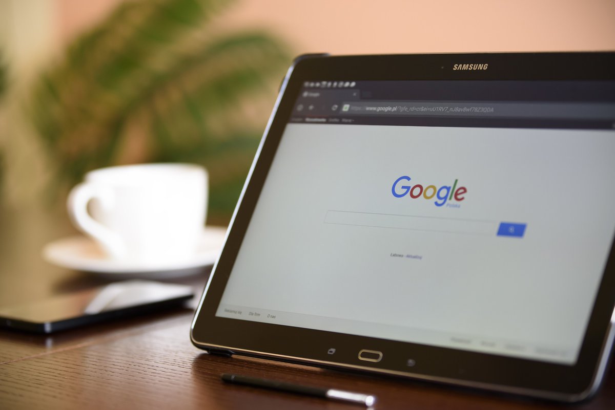 informatica_ag's tweet photo. informatica Lehrlings-ABC
S - Suchmaschinen
Zwischen 1994 &amp; 1997 schossen unzählige Suchmaschinen aus dem Boden. Google ging erst 1998 ans Netz, jedoch mit dem entscheidenden Vorteil, da Google neben dem Inhalt auch die Popularität in das Ranking der Suchergebnisse miteinbezieht. https://t.co/3AJqWUFp6m
