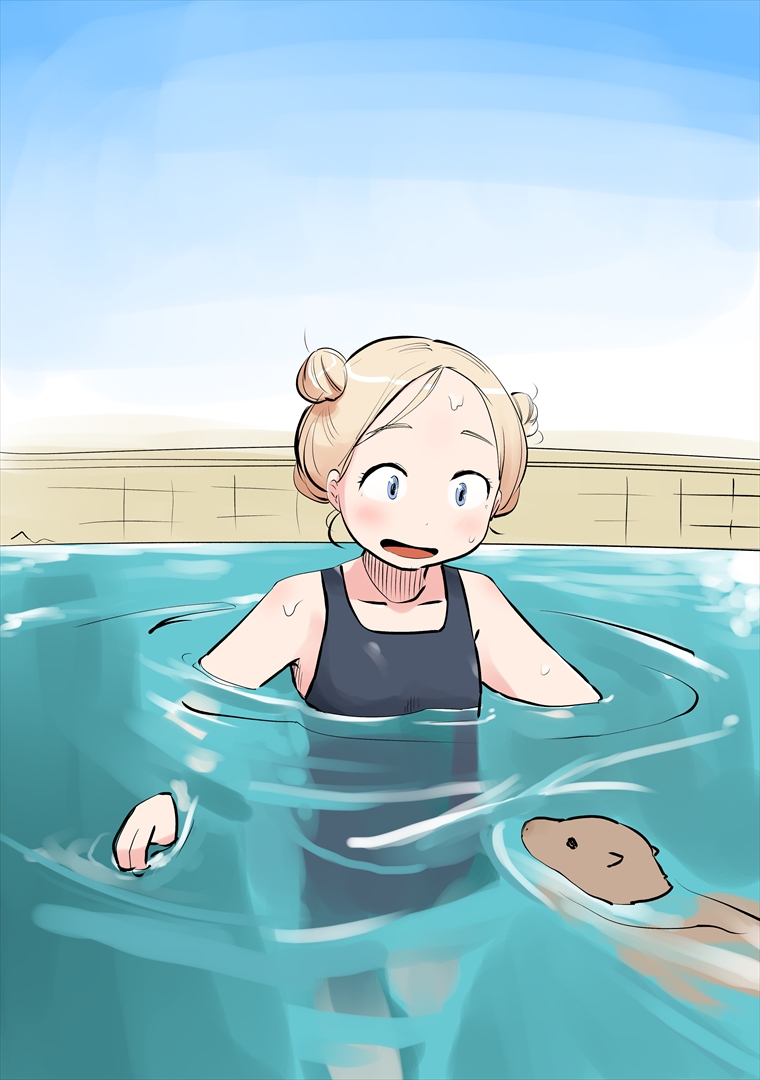 カピバラと泳ぐ女の子 