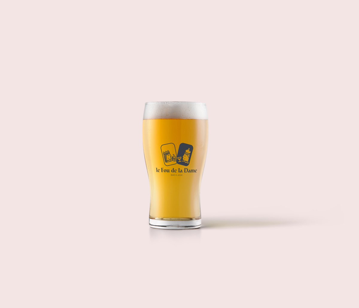 kyxar's tweet photo. - R É A L I S A T I O N  - 

Une identité sur-mesure pour un projet novateur. Nous sommes ravis de vous présenter l'identité graphique du Fou de la Dame, bar à jeux de société basé à @VilleDeRomans https://t.co/2sRTySz89S