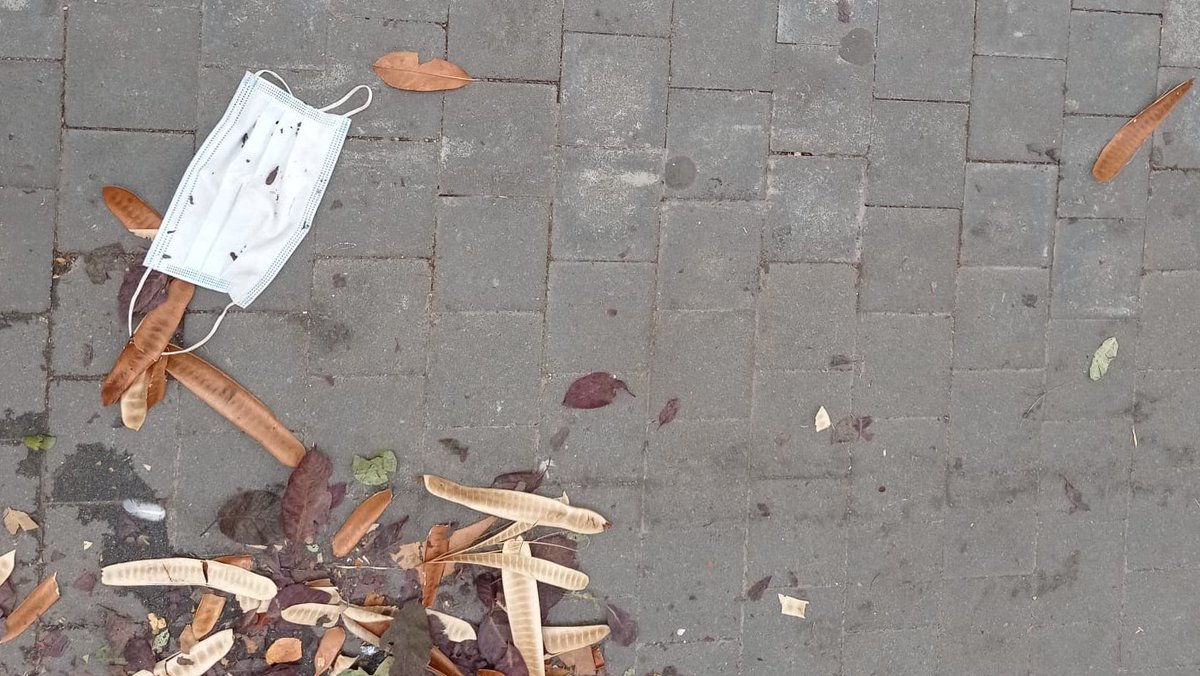 UPCSostenible's tweet photo. 🌍SOSTENIBILITAT EN QUARANTENA?🌏
Quins impactes té la pandèmia sobre el medi ambient? Quis són els criteris ambientals de @la_UPC per a fer front a la COVID-19?
💬En parlem avui a les 16h.
📺Participa-hi! https://t.co/83rDw18fen
#UPCSostenible #UPCRecircula https://t.co/M2GFFM3uwD