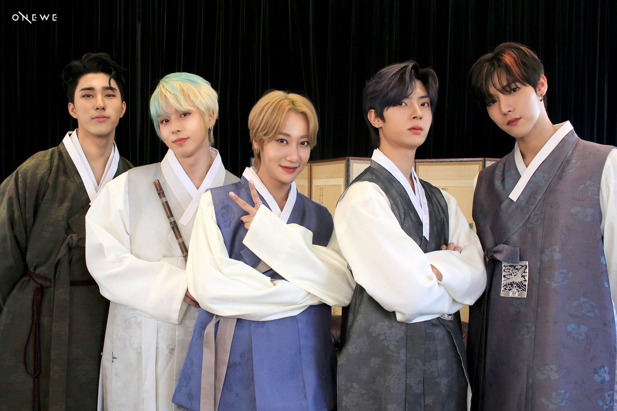 Keone✨ {rest.} on X: "ONEWE photoshoot for 2020 Chuseok 💫 #ONEWE #원위  https://t.co/EQgiOKgqfK" / X