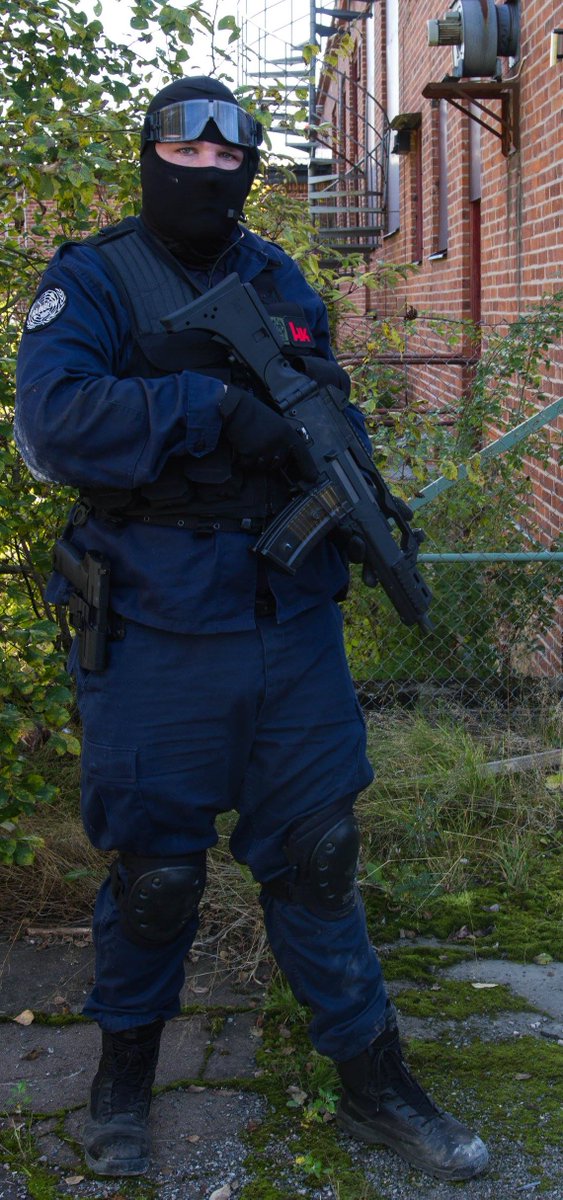JonathanRL's tweet photo. Five years ago, I was invited to a #Rainbow6 themed airsoft game by @ubisoftnordic. I suspect this is what prompted @Element_Five to start with airsoft but it was a great game either way, esp as I had the uniform to look the part.
#R6S #R6Community #R6Cosplay #RavenShield https://t.co/lX40AspZ7U