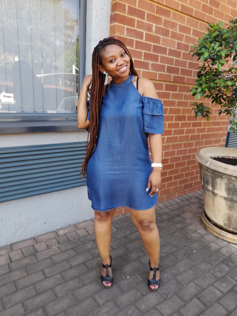 kemp_carol's tweet photo. So I told Nishanie that we should go outside - better light π well, she was right about the hair in front, it has that thing π₯π₯
#ExpressionBraids #LongHairStyles #DenimDress #BlockHeels #MyLoveForPictures #IAmCaz https://t.co/1VnMHYCqRN