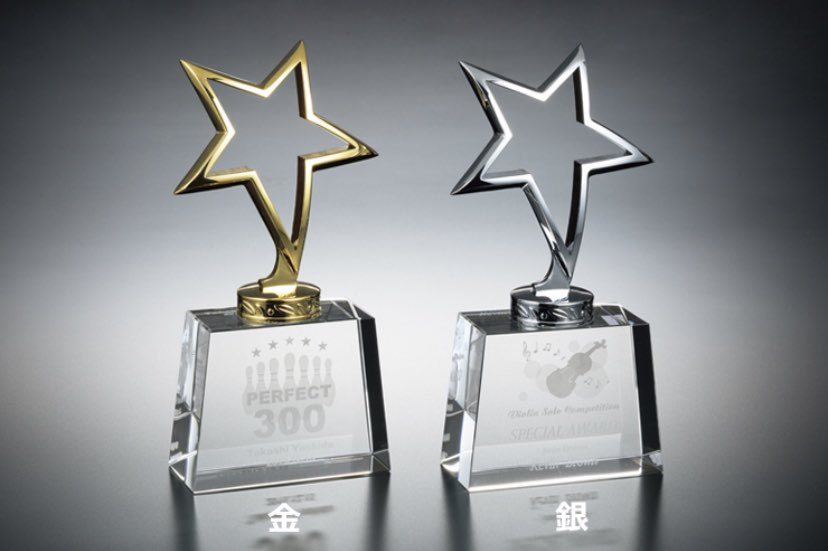 ClashNext season4
【優勝トロフィーについて】
　
クラクラ公式さまより支援をいただき
トロフィーを手配中です。
season4のデザインはこちらの金色🏆
　
台座の部分にCNのアイコンを入れられるのが選んだポイントです。
　
優勝クランが決まり次第
代表者の方にご連絡いたします。
　
#ClashNext