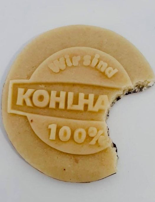 VertriebsGuru's tweet photo. Dem Kunden schmeckt sein Werbemittel. Kaum ausgeliefert, schon angebissen. 
#Werbemittel #Marzipan #Niederegger #Luebeck #lecker https://t.co/BD1vPy7DJC