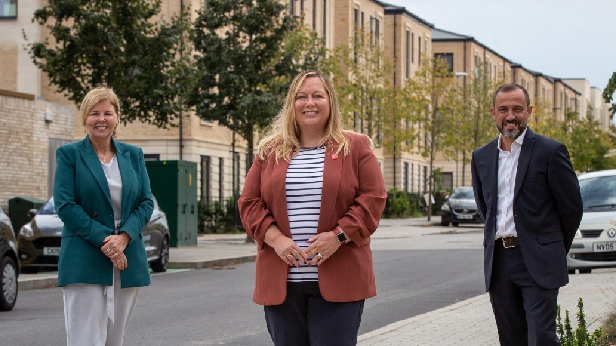 Curo_Group's tweet photo. We're delighted to work with our @Homes4SW colleagues @Alliance_Homes &amp; @MagnaHousing to build much-needed #affordablehomes more quickly through our Strategic Partnership with @HomesEngland  
https://t.co/X4xTxC2bY7

#ukhousing https://t.co/oneiIO3blT