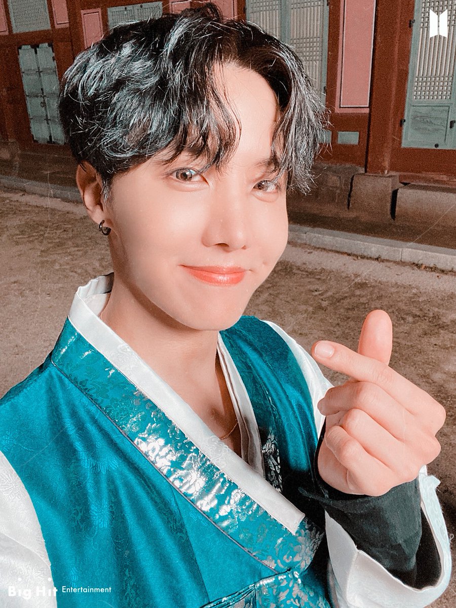 ARMY___OT7stan's tweet photo. CHUSEOK 2020 @BTS_twt
Graded version : #JHOPE
#BTS #BTSARMY #ARMYEDITS #BTSCHUSEOK https://t.co/NGVjj863Bq