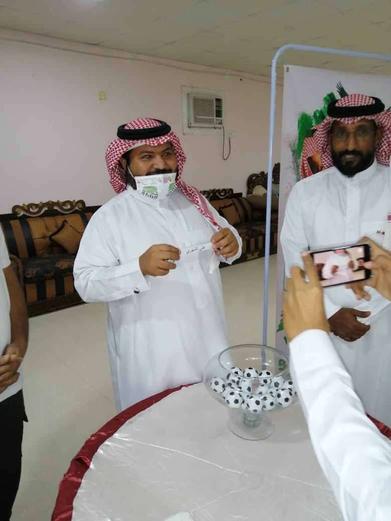 قام رئيس مجلس الإدارة ليلة البارحة وبرفقته نائب رئيس لجنة العلاقات العامة بحضور قرعة إختيار الفائزين في مسابقة تحدي همة حتى القمة الذى اقامه فريق <a href="/mushatsahel/">#مشاة_الساحل #قوز_الجعافرة</a> بمناسبة ذكرى اليوم الوطني ال 90 لمملكتنا الحبيبة .
وتم تكريم الداعمين من المشايخ ورجال الأعمال والإعلاميين .