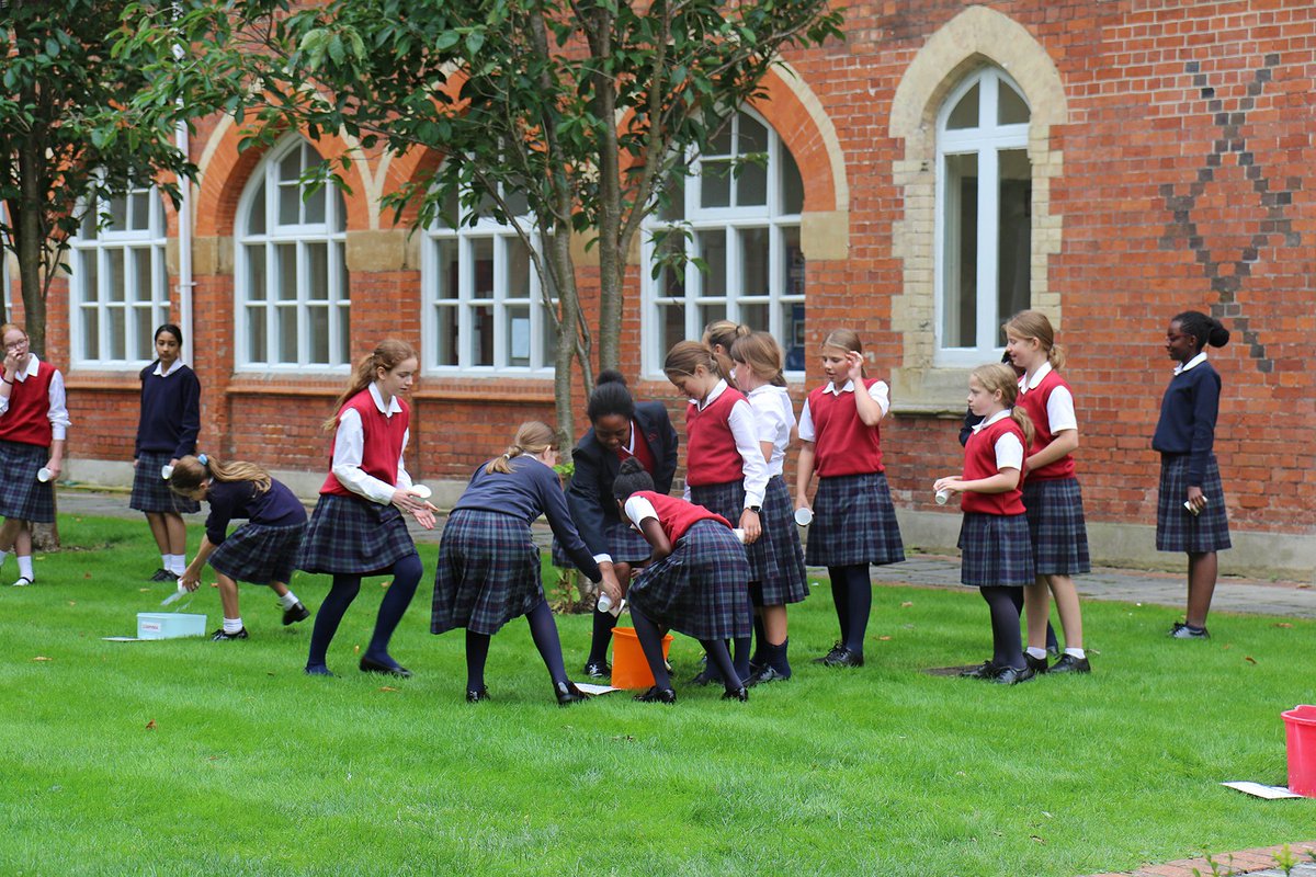 QASCaversham's tweet photo. 🆕🌿💧 Our #QASLowerFour students recently took their #QASBiology lesson outside, to take part in a fun learning activity learning about energy transfer in ecosystems in their year group bubble! 💧🌿🆕 #QASScience #QASSTEM #GirlsInSTEM
Read more here ➡️ https://t.co/cWtmf6HYWa https://t.co/MxZJ251rCq