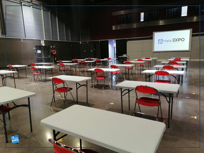On continue à se réinventer cpour vous accueillir dans les meilleures conditions ! Cette semaine, création dune salle de classe dans notre #HallROSATI pour 30 personnes suite à la demande de notre client
Plus d'infos : lnkd.in/dJ8k8ai