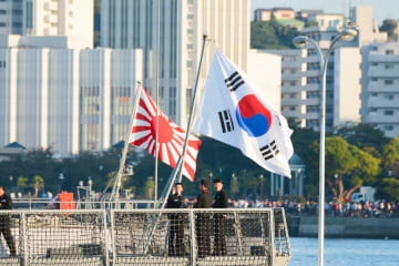 _Truth_Speaker_'s tweet photo. BTS members should enlist in the ROK Navy. 😁

Fyi, the Rising Sun Flag is used as the naval ensign of the Japanese Navy. (JMSDF) It's the official flag of Japan. 

https://t.co/GpohNMHPZX https://t.co/EMAKMV0Cxt