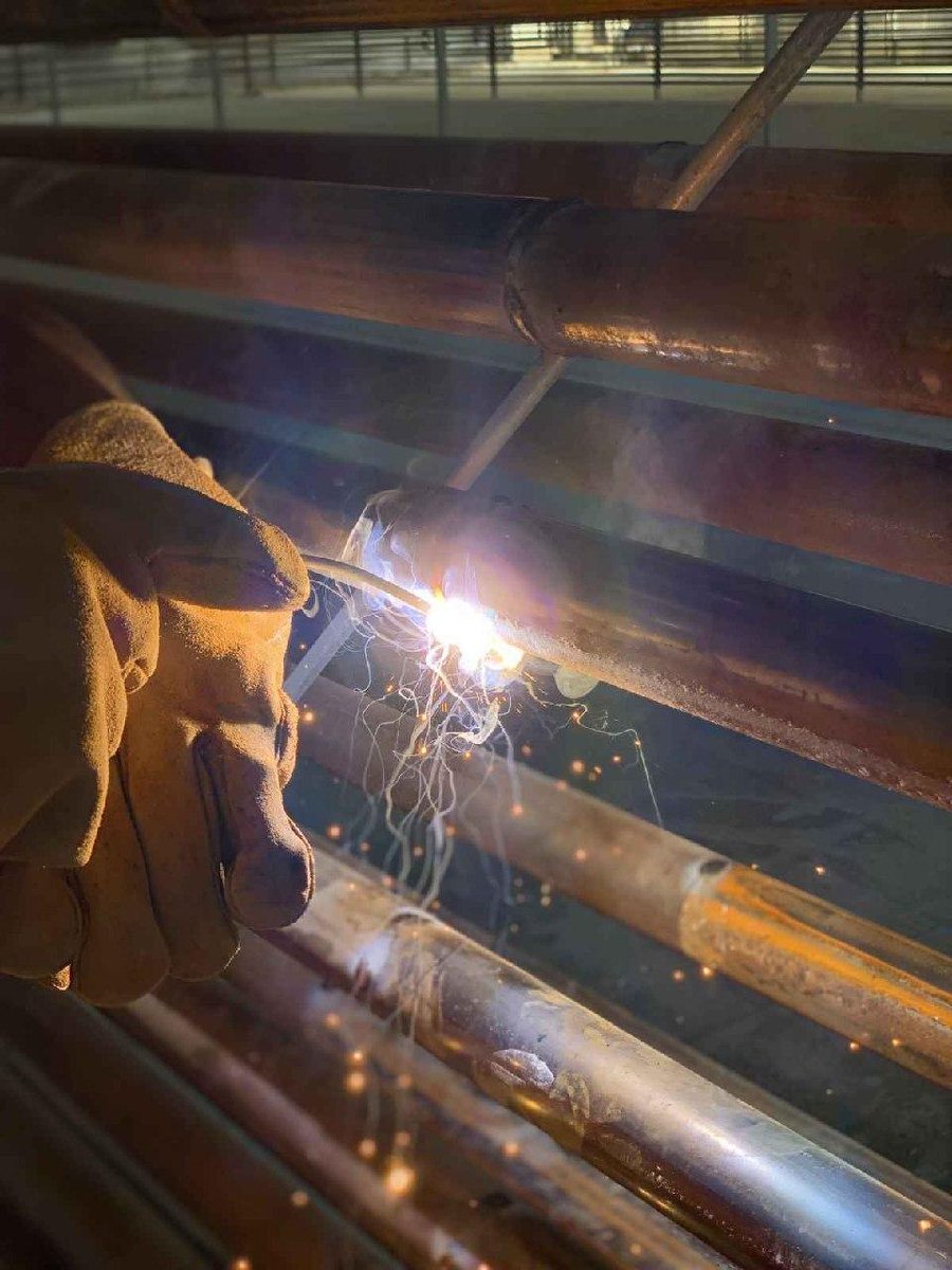 🌈Beauty of work.
Our workers caught in the act.🧑‍🔧
AGRIKOL - interweaving colors and work. 
#eusiagrikol #agrikol #project #agrikolproject #work #colors #Construction @AgrikolIN