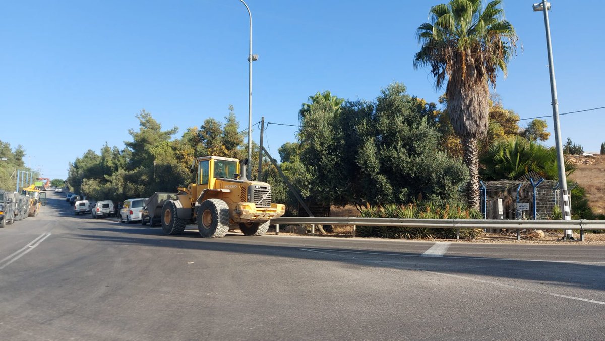 TogetherTuwani's tweet photo. 🔴 HAPPENING NOW:
#Demolitions underway in #SouthHebronHills. #Israeli bulldozers destroyed 4 Palestinian houses in Ar Rakeez and 2 houses and 1 oven in Shabel Butum village.
(Photos: AfHR) #HumanRights #Palestine #Area_C https://t.co/XFBMvasZHK