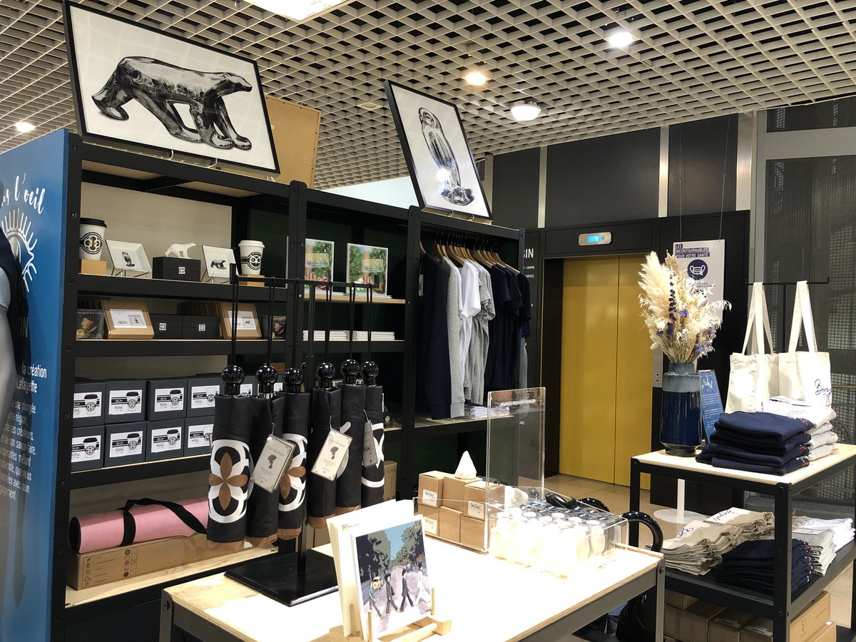 justdijon's tweet photo. #justdijon to discover🦉🍇
La marque territoriale just dijon s’installe au sein du corner « Dans l’œil👁️de #Dijon » aux #GaleriesLafayette.
Découvrez le savoir-faire du territoire avec l’association de fabricants français. https://t.co/QVTqfwH7m6