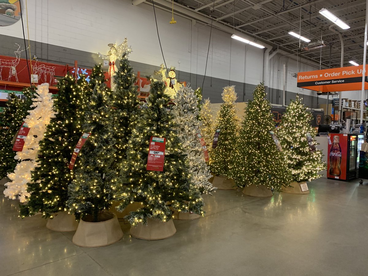 Holiday set in 2405 great job to the store and day MET for helping the night team have an easy execution!! ⁦<a href="/DanCookMET176/">Dan Cook</a>⁩ ⁦<a href="/JCHomeDepot/">John Carr</a>⁩ ⁦<a href="/JPhillipsD176/">Jason Phillips</a>⁩