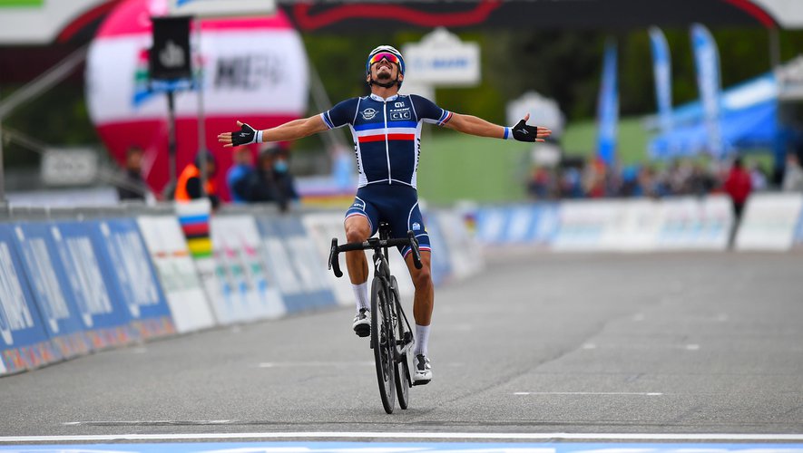 pulpimo's tweet image. Julian Alaphilippe, premier français 🇫🇷 Champion du monde de cyclisme sur route depuis 1997🚴. Ça s’est passé le 27 septembre et on en parle dans ce Thread !😉 

#JulianAlaphilippe #bike #cyclisme #uci #worldcup #September
