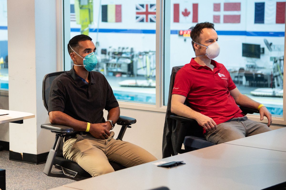 astro_matthias's tweet photo. From 🔥 to 🌊 – survival skills are a big part of any astronaut's training. This week @Thom_astro dove into water survival training at @NASA_Johnson. As backup for this mission &amp; in anticipation of our own, @Astro_Raja &amp; I are also preparing for whatever spaceflight may bring 🚀 https://t.co/fxTtnzHA6E