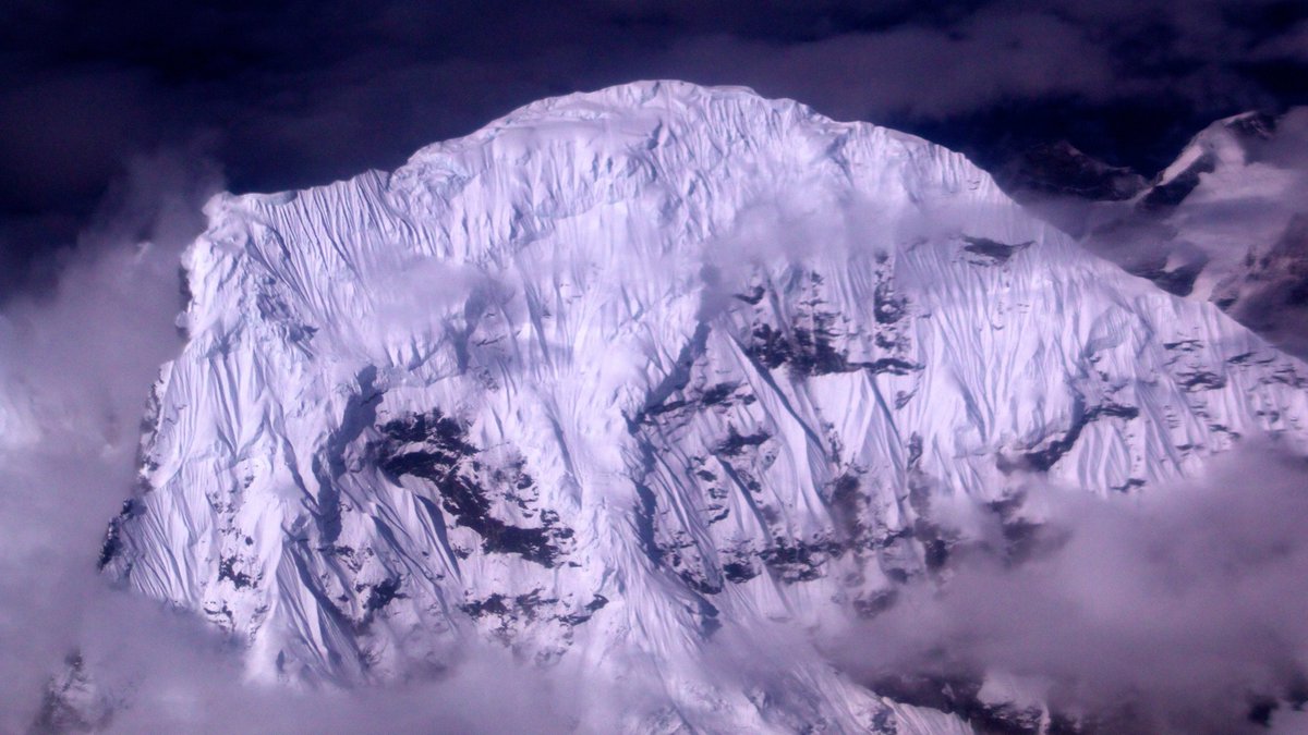 jrambaud's tweet photo. 1) #Karyolung 6511m 2) Karyolung, 6511 m. #Khatang 6853 #PanayoTippa 6696m #Tengkangboche 6500m #Biggpherago 6730m 3) #NgozumpaKang, 7916 m ##GyachungKang, 7952 m #Numbur, 6959 m #Khatang, 6853 m 4) #Melungtse 7181m #Himalayas @KrisAnnapurna @AstroAventura https://t.co/YBp2LKb57H