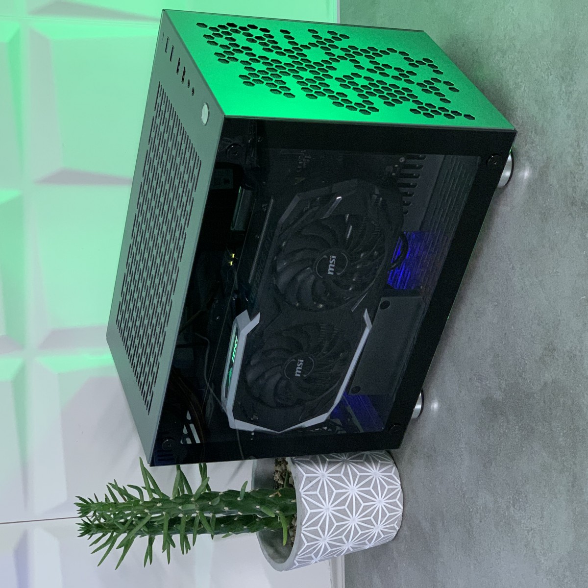 cowcotland's tweet image. [Cowcot TV] Vidéo test boitier #KOLINK #ROCKET #HEAVY : Du lourd en ITX dlvr.it/RhfDKg