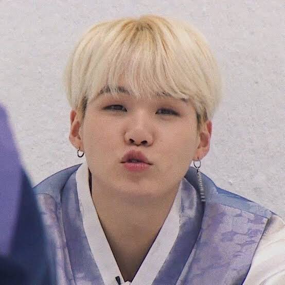 pouty babie