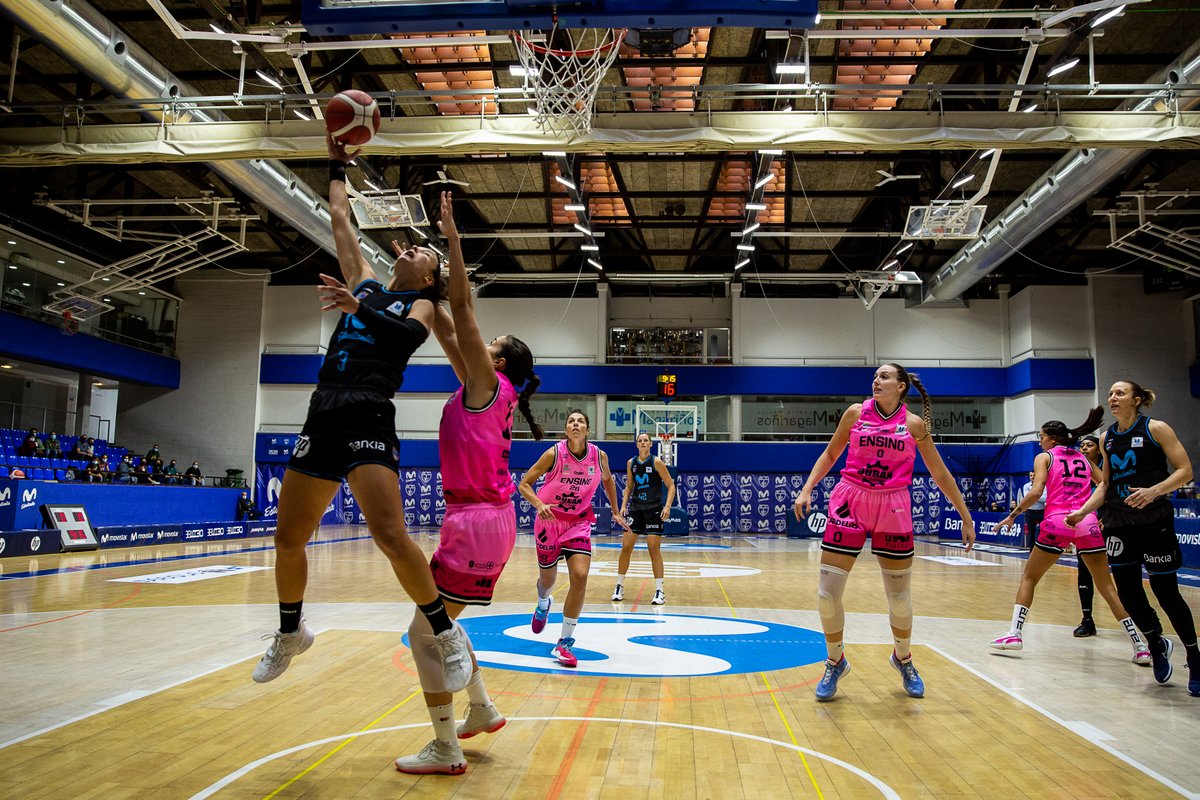 Y volvió la competición oficial de primerísimo nivel a nuestra cancha...

Y lo hizo con público (aforo restringido, pero público), y con victoria de las #WomenInBlack de <a href="/MovistarEstu/">Movistar Estudiantes</a> en la segunda jornada de la #LFEndesa