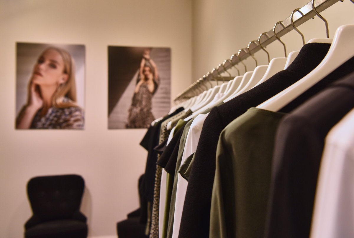 ArcavisKasse's tweet photo. "Gibt's die Bluse auch noch eine Nummer grösser und in grün statt schwarz?" Immer schön den Überblick behalten:

https://t.co/PLOBb9iGZ3

#artikelverwaltung #warenwirtschaft #fashionbusiness #kollektion #farben #grössen #kassensystem https://t.co/vyt95ibMtM