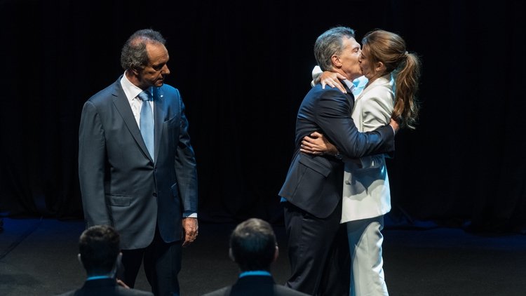 CelePistan's tweet photo. #debate2015 🇦🇷 https://t.co/KqZ0eDPlDo