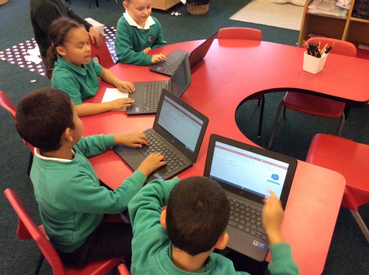 Springwood_Prm's tweet image. We have been using the chrome books to create PowerPoint about our rights #springmonmouth #springict #childrensrights