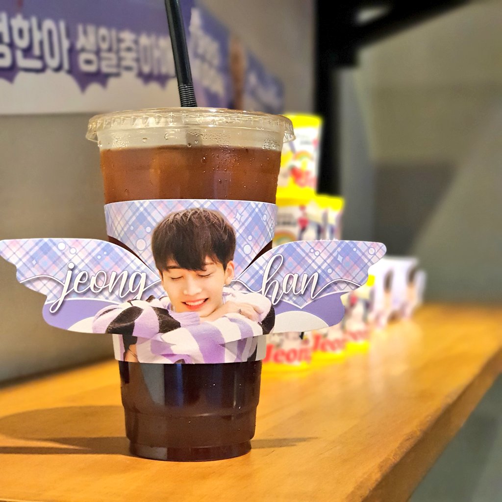 jjong_party's tweet photo. 오늘 10월 1일 부터 향남 오드카페에서 생일파티가 열립니다 👼

안전한 카페이용을 위하여 마스크 착용은 필수이며 손소독제와 QR코드 인증, 체온측정에 협조 부탁드립니다 🙇‍♀️

투명포토카드 꾸밈을 위한 네임펜과 알콜스왑이 비치되어 있습니다 사용 후 제자리에 두어주세요💗 https://t.co/ulDMdcq0yZ