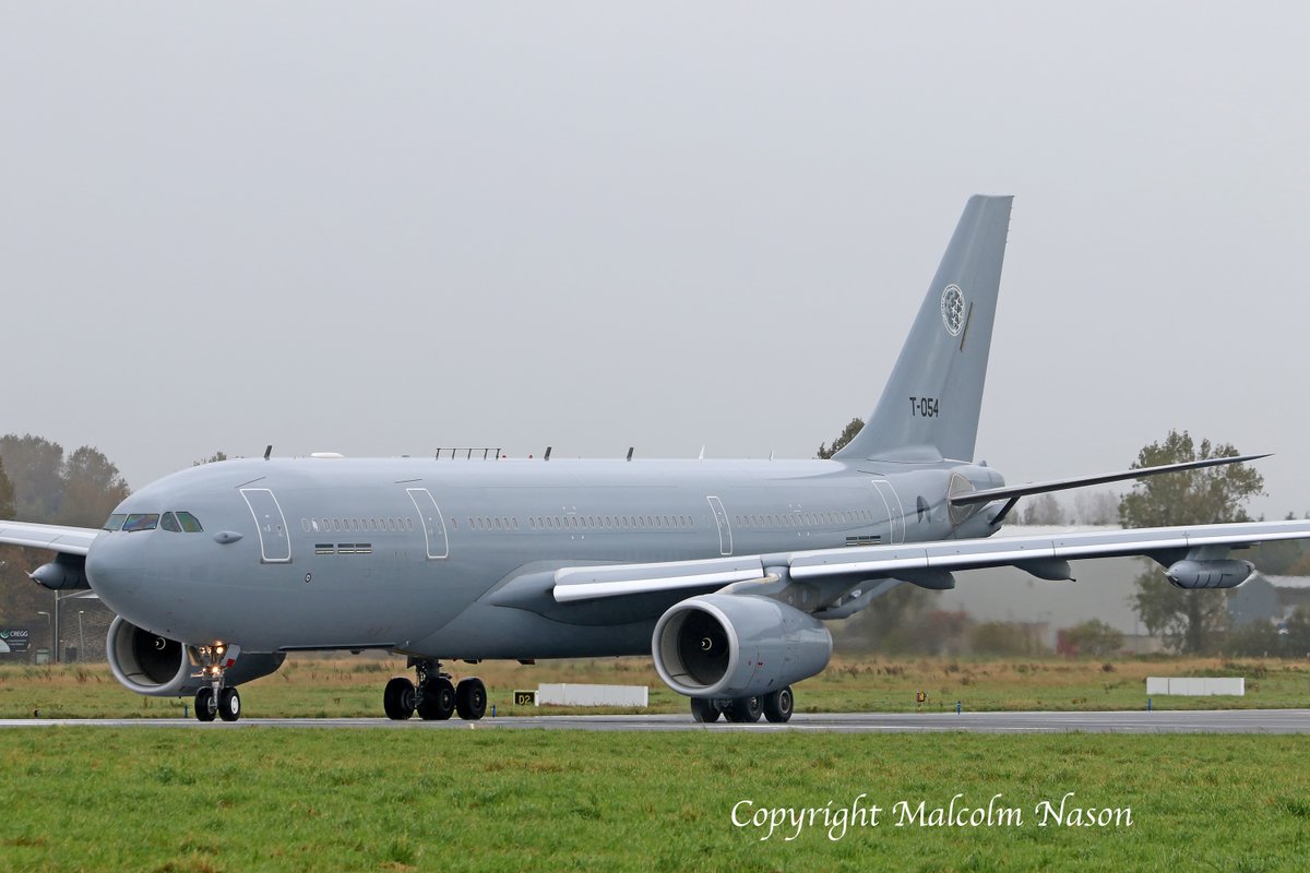 Nice visitor to end the month at @ShannonAirport  today was Royal Netherlands Air Force A330-243MRTT T-054 on a training flight in from Eindhoven and out to Oslo. #Military #Airtanker #AirbusA330 #A330MRTT #royalnetherlandsairforce #RNAF #avgeek #aviation #aircraftspotting