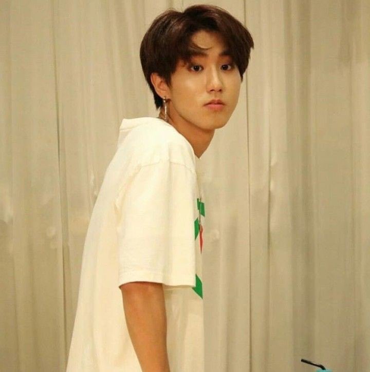 WriterOfPurfua's tweet photo. The boyfriend look 🥺 https://t.co/KFIjEq3qTi