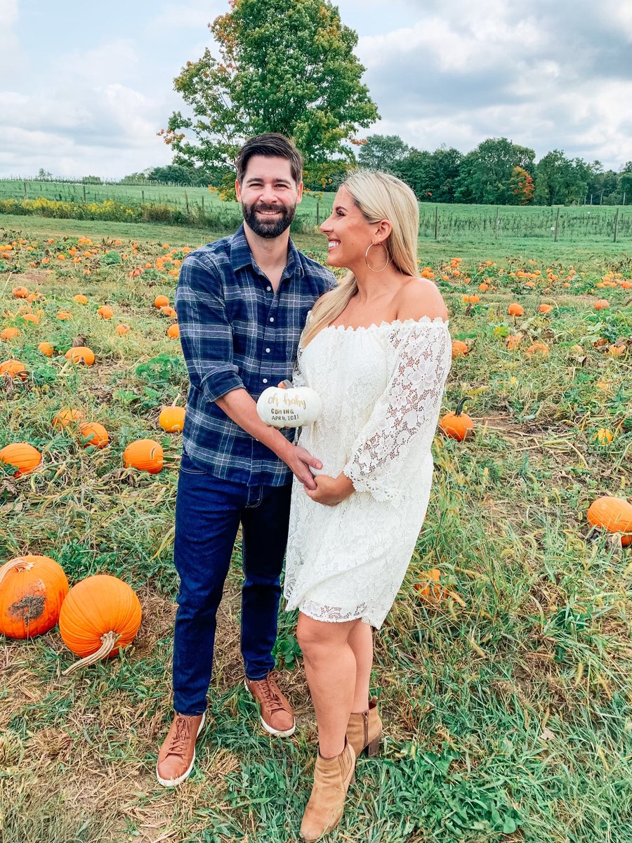 thedanigrossman's tweet photo. After that messy debate last night I thought it was a good time for some good news 💖 My husband and I are welcoming our first child in April! We are over the moon! #madeinohio #madeincolumbus #expecting #babyontheway #babyc #momtobe https://t.co/YKWpZ0hJSI