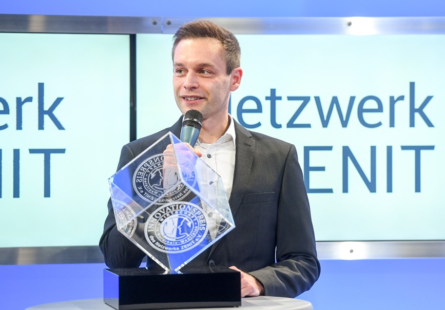So sehen #Sieger aus!
Frederik Neuhaus erhielt gestern den #ZENITInnovationspreis, verliehen vom Netzwerk ZENIT e.V., überreicht durch <a href="/a_pinkwart/">Andreas Pinkwart</a>. Im Video erfahren Sie mehr über die innovativen Ideen der clockin GmbH aus Münster:  bit.ly/3n5fDWQ

#GemeinsamInnovativ
