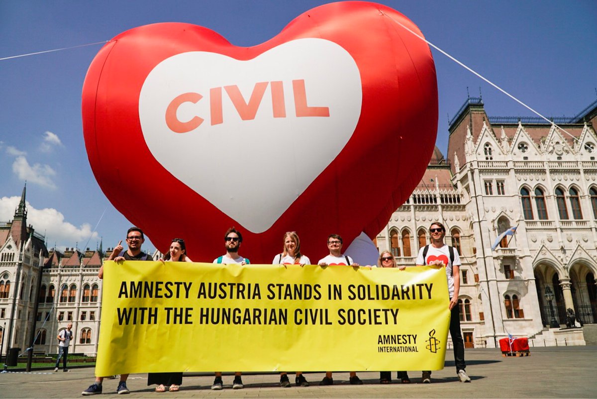 5/ Room for improvement? Sure! For one, the report is mild on the threats facing  #CivilSociety across the EU. Repression of civil society is unacceptable, not just ‘reason for concern’. Civil society in HU is not just under pressure, but under a deliberate & sustained attack!