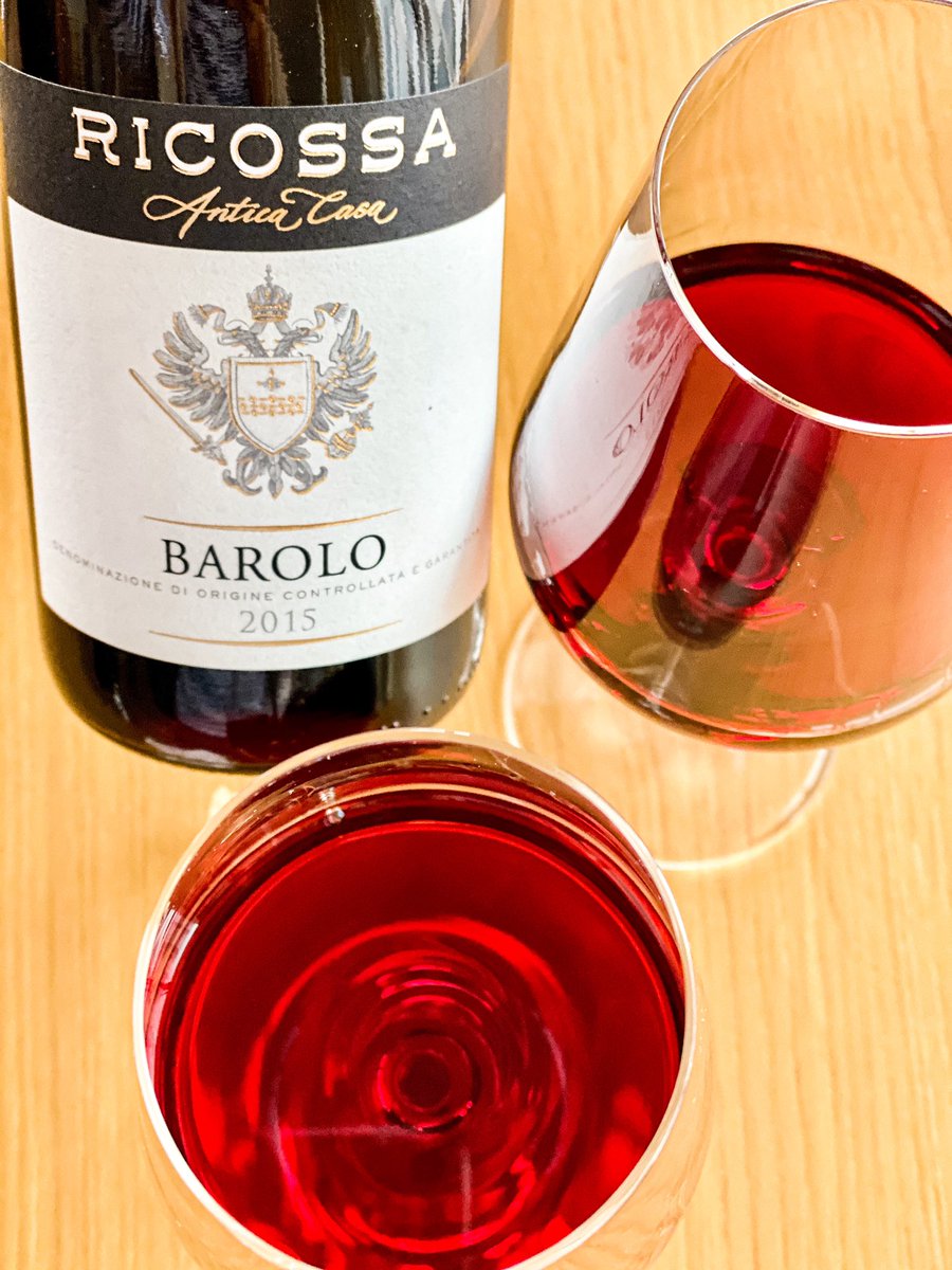 Time for Barolo 🍷🍁

A great balanced for such a young Nebbiolo - 2015 Ricossa Antica Casa Barolo. Beautiful 🍷🎶💫

My notes @ instagram.com/ladycarolinelin 

Cheers my wine friends 🍷🍷

#wset #barolowine #barololover