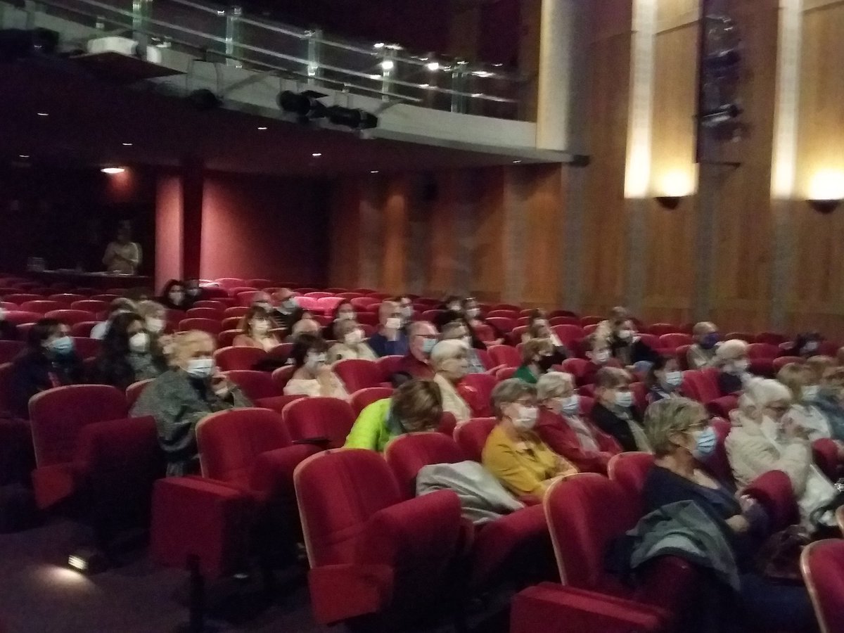 RdasMacon's tweet photo. Organisation de la 11ème édition de la Journée Nationale des Aidants par le Réseau des Aidants 71 sud à Paray.  Présentation de témoignages d'aidants par l' association REVER TOUT HAUT. https://t.co/yHg51y1ueJ