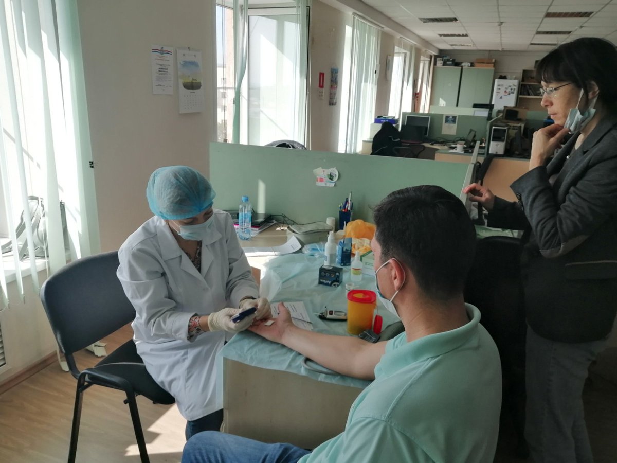samocmp's tweet photo. В Самарской газете состоялась пресс-конференция, посвященная Всемирному Дню сердца. В мероприятии приняли участие эксперты СОЦМП и СОККД. Особое внимание было уделено вопросам профилактики болезней сердца. Все участники прошли экспресс обследование в центре здоровья СОЦМП. https://t.co/3zRutoSFd5