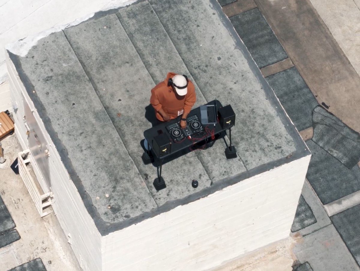herculesaudio's tweet image. LIVE IN DTLA by @TEFFLER with the DJControl Inpulse 300 ! 
Check his DJ Set here 👉 smarturl.it/LiveinDTLA 🏙

#HerculesDJ #Teffler #DJControlInpulse300