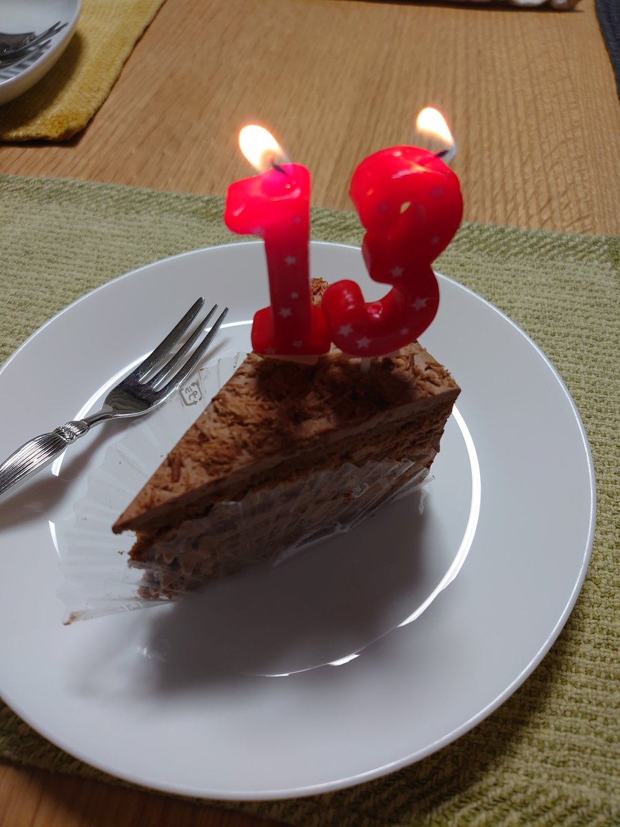 charao_bancyo's tweet photo. １３歳の青年はいないけど、謎のお祝いなう https://t.co/ty15gWySuM