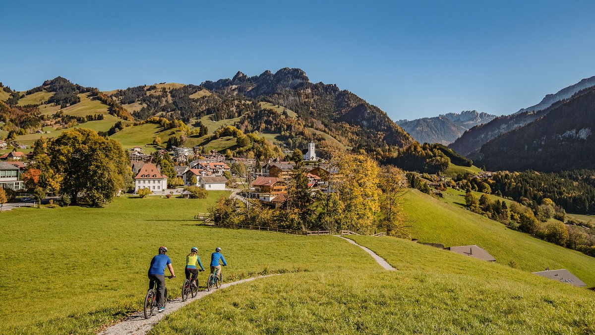 uft_ftv's tweet photo. Comment lier plaisir gourmand et effort sportif ? Cet automne, RDV aux #Paccots et à #Charmey pour découvrir l'offre E-Bike & Fondue 🍂🫕
👉Paccots: https://t.co/YLenXpbZld
👉Charmey: https://t.co/XFOyuSvSh8
@La_Gruyere @MySwitzerland_f @STMediaCH https://t.co/5BsGIXpLjj