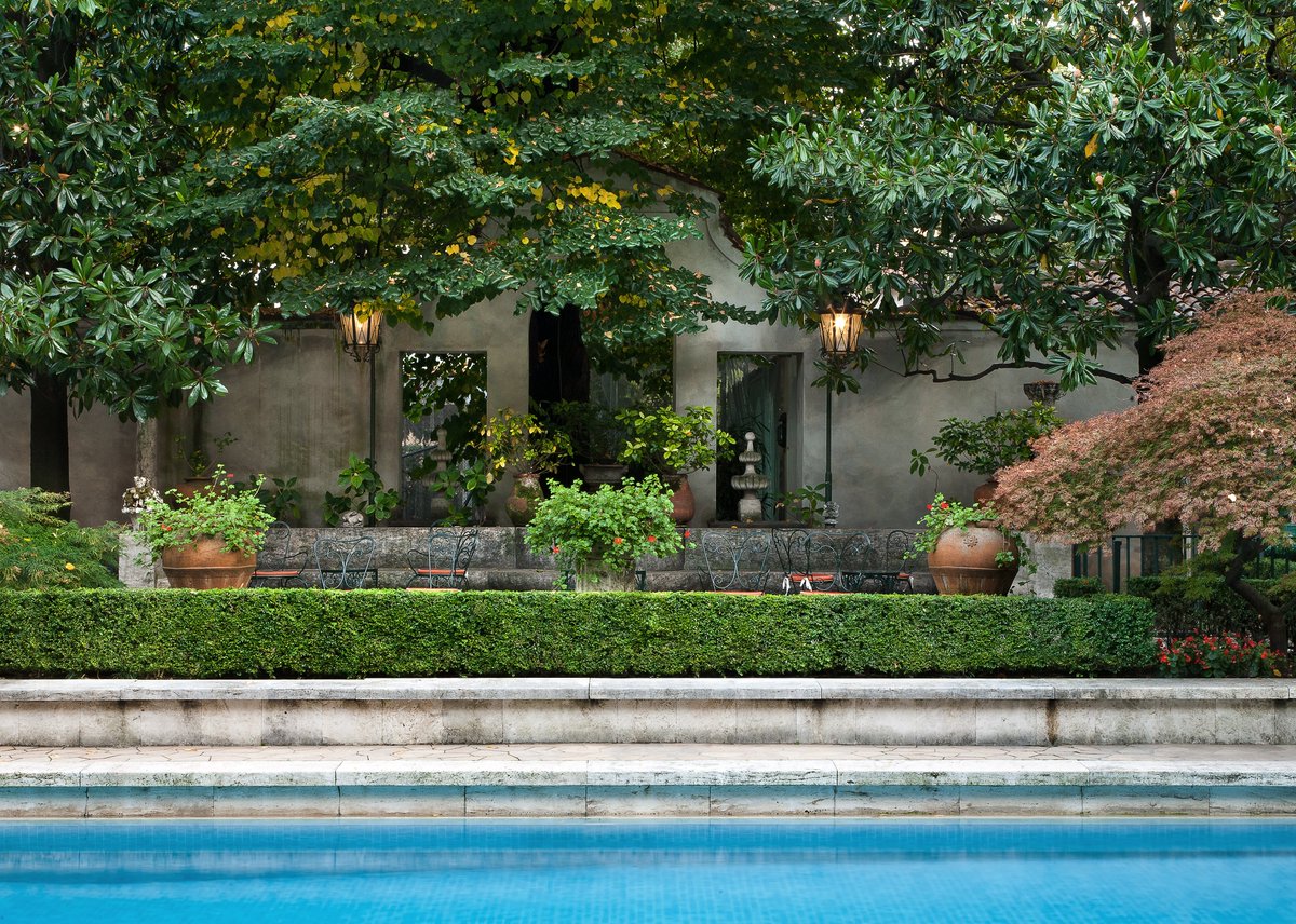 L'#Autunno tinge i nostri giardini, che hanno bisogno di nuove cure.
Da venerdì il capo giardiniere di #VillaNecchiCampiglio accompagna i visitatori alla scoperta della flora autunnale della dimora: l'occasione per ascoltare i consigli di un esperto.
fondoambiente.it/eventi/il-giar…