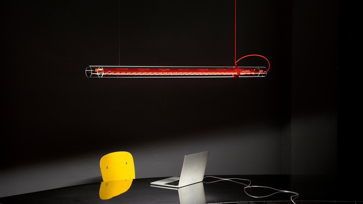 Zuhausesein's tweet image. „Tubular“ von #IngoMaurer ist eine multifunktionale Glasleuchte. Das Glasrohr kann um 360° gedreht werden und ist so sehr individuell einsetzbar. Die Prototypen wurden zur @imm_cologne 2020 in der #DesignPost vorgestellt.