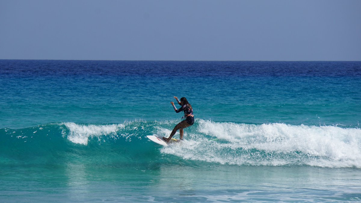 escapateyvive's tweet photo. Descubre #Fuerteventura, el destino de tu vida | Una Isla con más de 150km de #playas de arena blanca y aguas turquesas, donde descubrir inmensos paisajes naturales y compartir el carácter abierto de sus gentes. Un lugar donde practicar un sinfín de #actividades. https://t.co/Nx94UVVNle